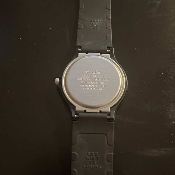 Casio men’s black quartz analog watch - great condition barely worn. - Picture 3 of 3